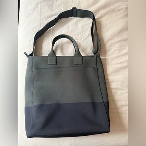 NWOT Rothy’s carryall tote in forest green black
